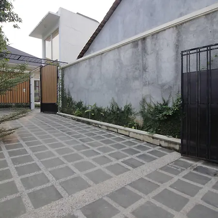 RedDoorz Premium @ Gandaria Jagakarsa-2